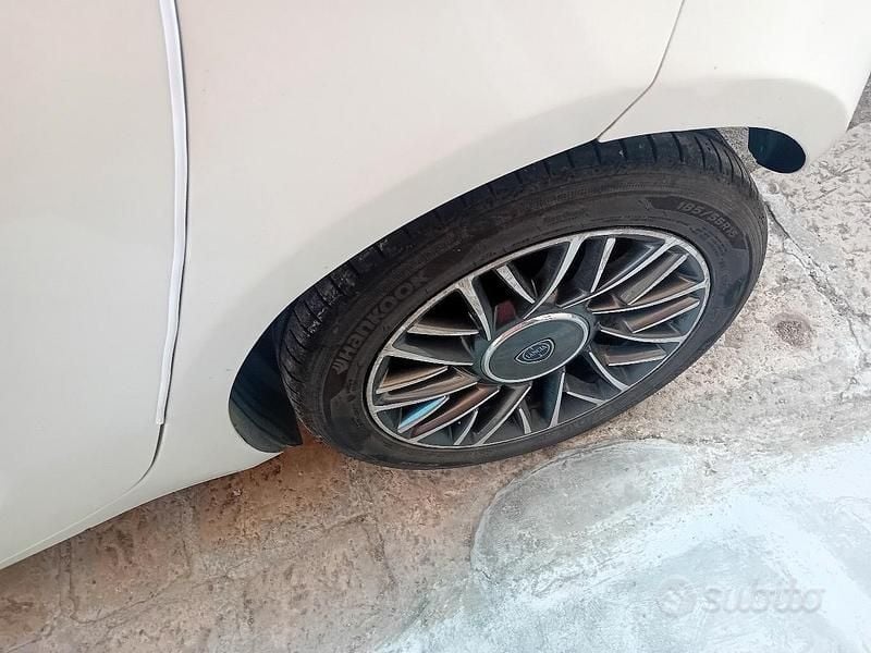 Usata Lancia Ypsilon 95 CV (69 kW) 2016 Bianco Utilitaria