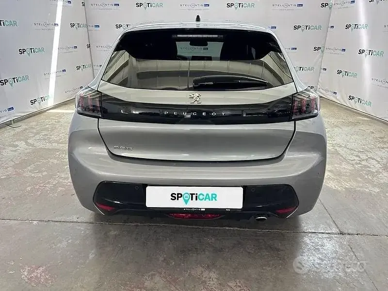 Usata Peugeot 208 Allure 101 CV (74 kW) 2023 Grigio Utilitaria