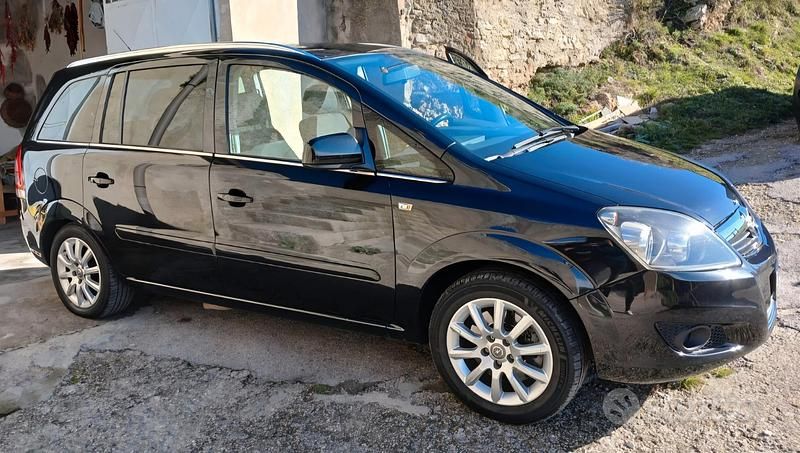 Usata Opel Zafira 150 CV (110 kW) 2014 Blu Monovolume