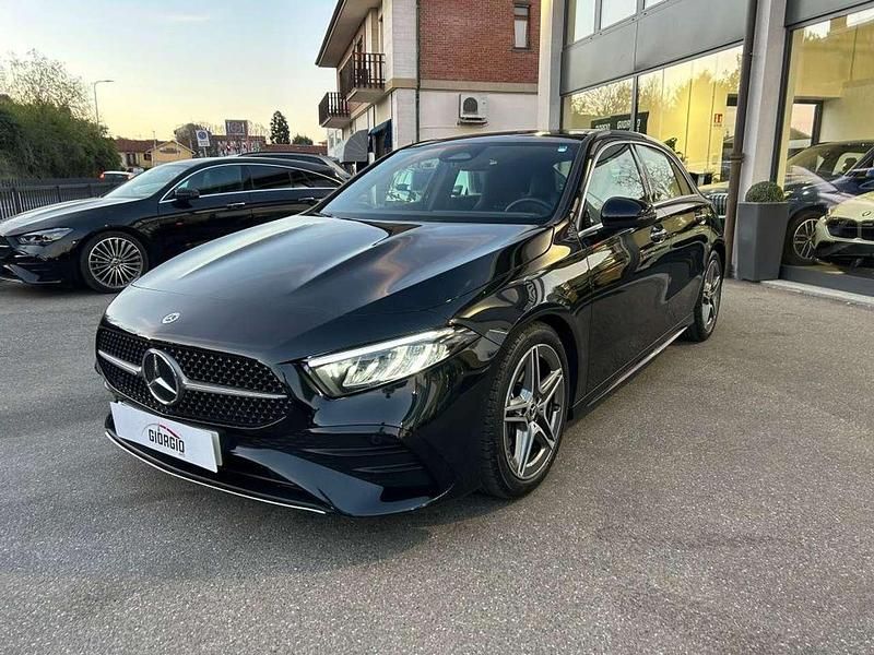Usata Mercedes A180 AMG Line Premium 136 CV (100 kW) 2025 Nero Berlina