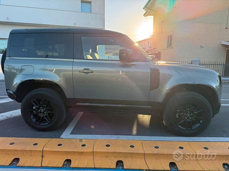 Usata Land Rover Defender SE Dynamic 2024 Verde SUV