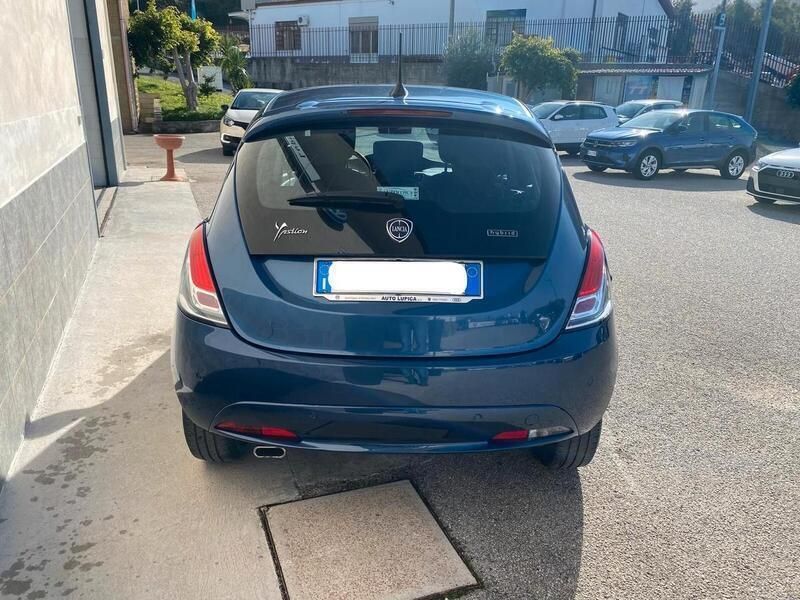 Usata Lancia Ypsilon Gold 69 CV (50 kW) 2022 Blu Utilitaria