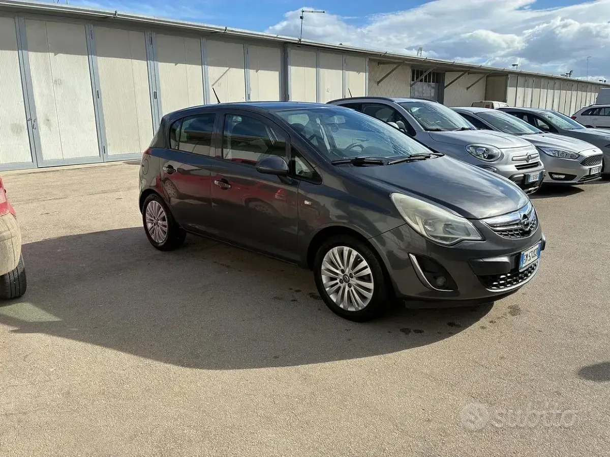 Usata Opel Corsa 85 CV (62 kW) 2012 Grigio Utilitaria
