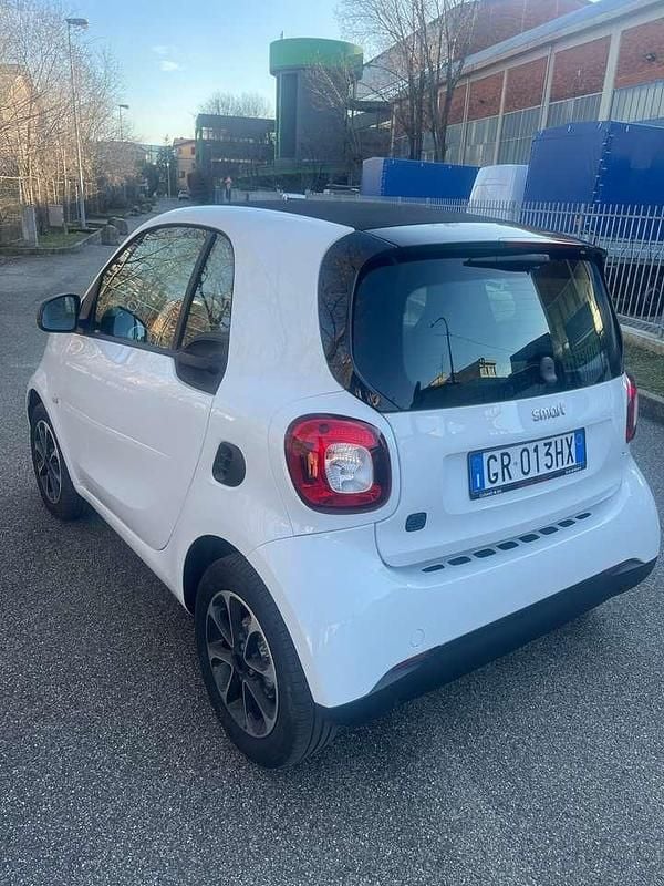 Usata Smart ForTwo Coupé 41 kW (56 CV) 2021 Bianco Utilitaria