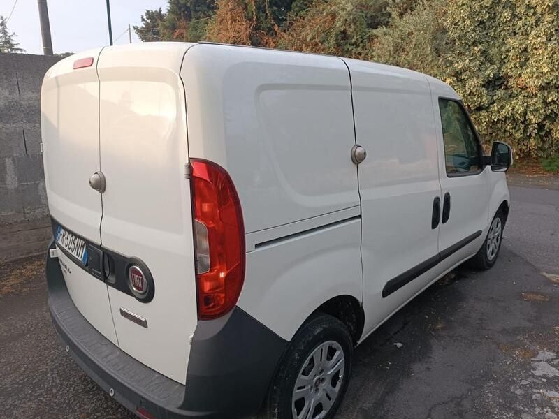 Usata Fiat Doblò Easy 104 CV (76 kW) 2018 Bianco Monovolume