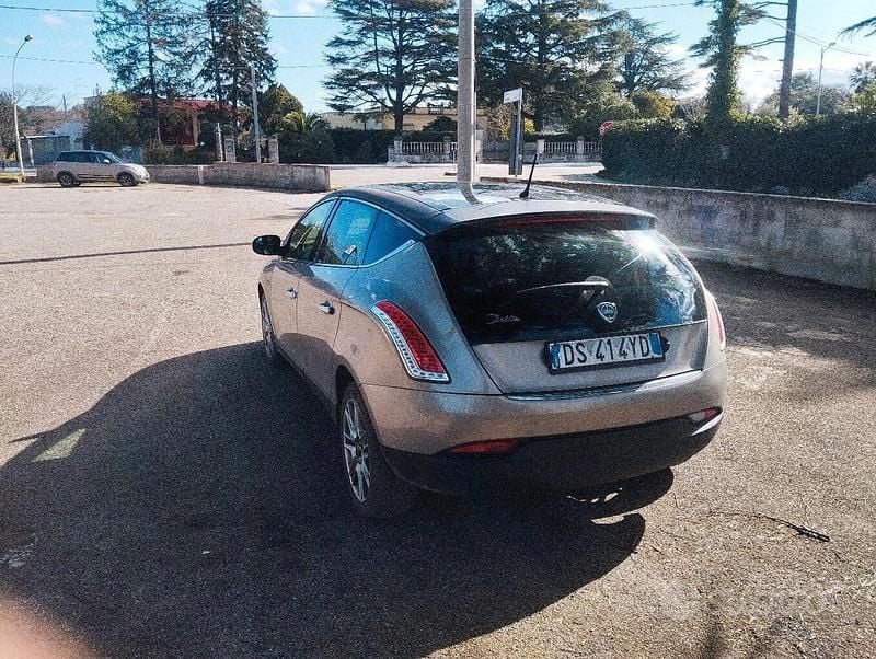 Usata Lancia Delta 120 CV (88 kW) 2008 Grigio Utilitaria