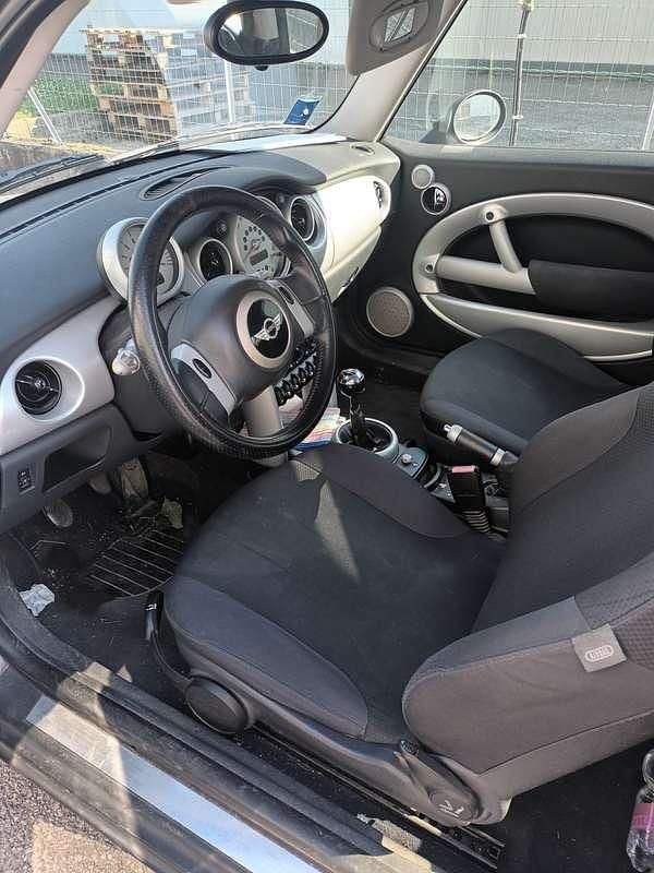 Begagnad Mini Cooper 116 HK (85 kW) 2005 Silver Halvkombi