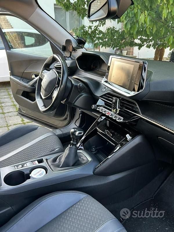 Usata Peugeot 2008 131 CV (96 kW) 2020 Grigio SUV