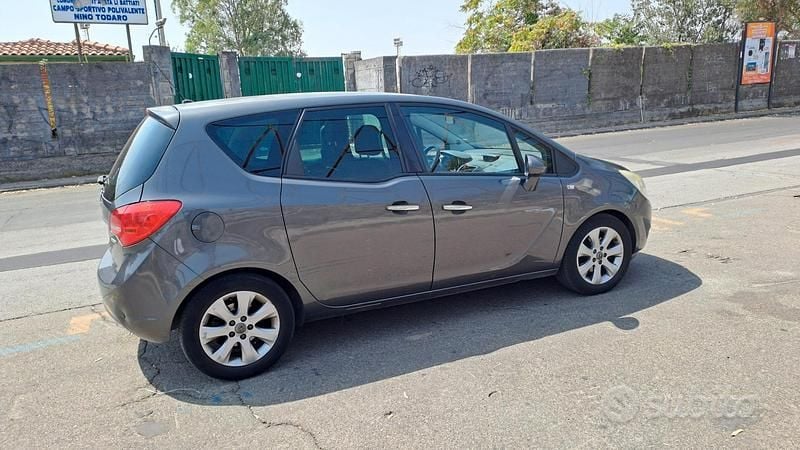 Usata Opel Meriva 95 CV (69 kW) 2011 Grigio Monovolume