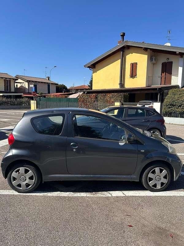 Usata Toyota Aygo 68 CV (50 kW) 2006 Utilitaria