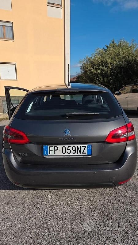 Usata Peugeot 308 SW 116 CV (85 kW) 2018 Grigio Station wagon