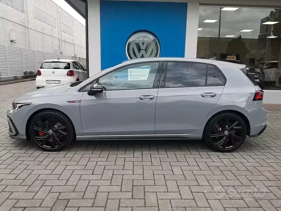Usata VW Golf VIII GTI 245 CV (180 kW) 2024 Grigio Berlina