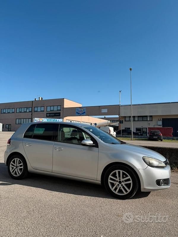 Usata VW Golf VI Highline 110 CV (80 kW) 2009 Grigio Utilitaria