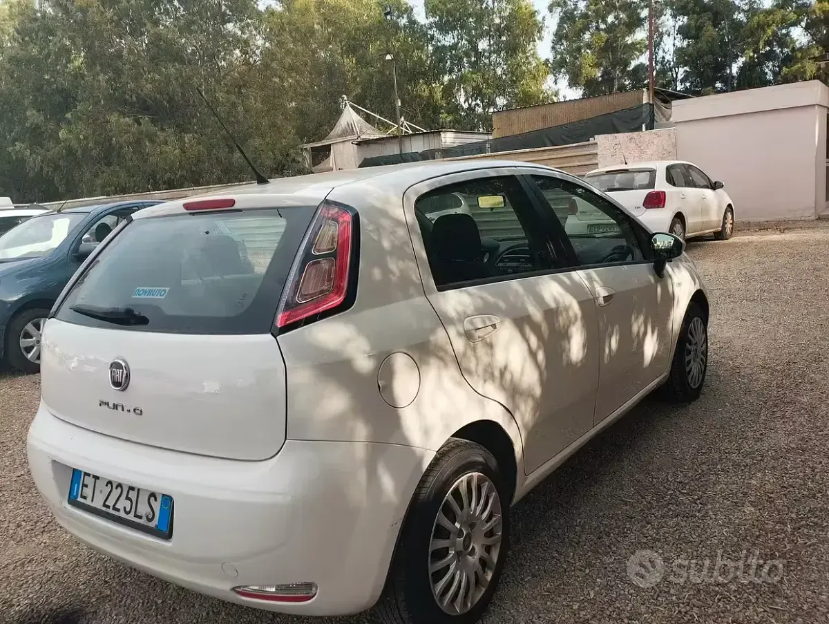 Usata Fiat Punto Street 75 CV (55 kW) 2014 Bianco Utilitaria