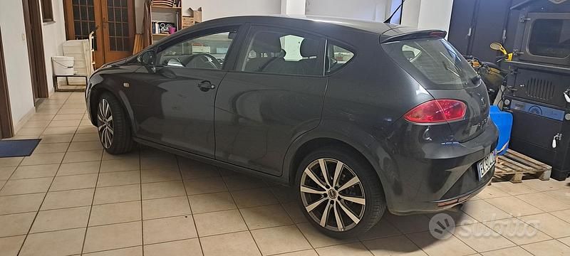 Usata Seat Leon 2011 Grigio Utilitaria