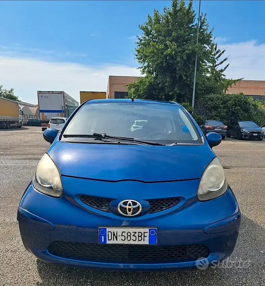 Usata Toyota Aygo 68 CV (50 kW) 2008 Blu Utilitaria