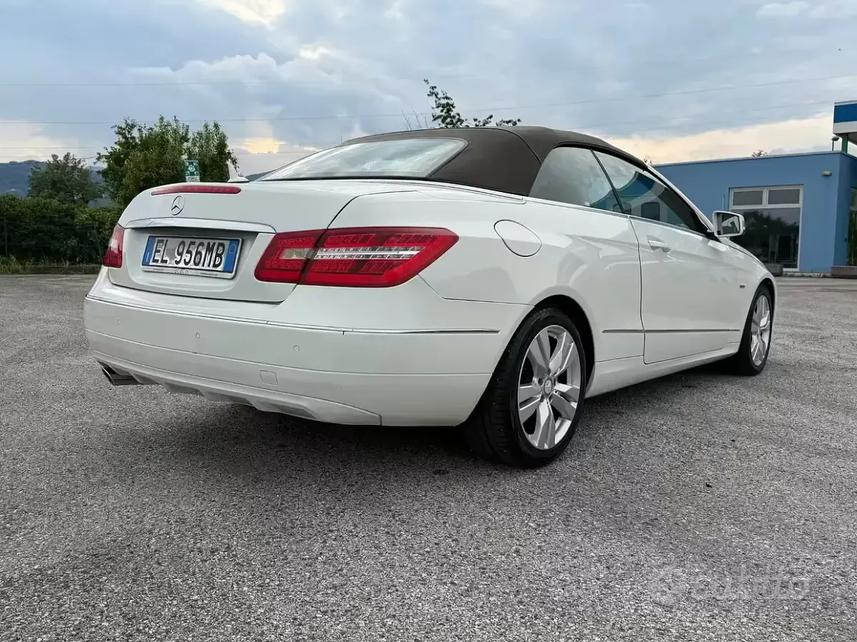 Usata Mercedes E220 170 CV (125 kW) 2012 Bianco Cabrio