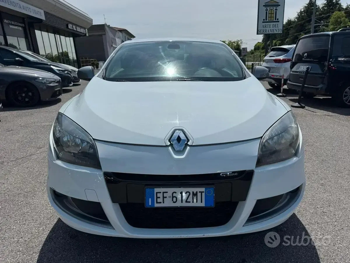 Usado Renault Mégane GT Line GT-Line 110 CV (80 kW) 2011 Blanco Coupe