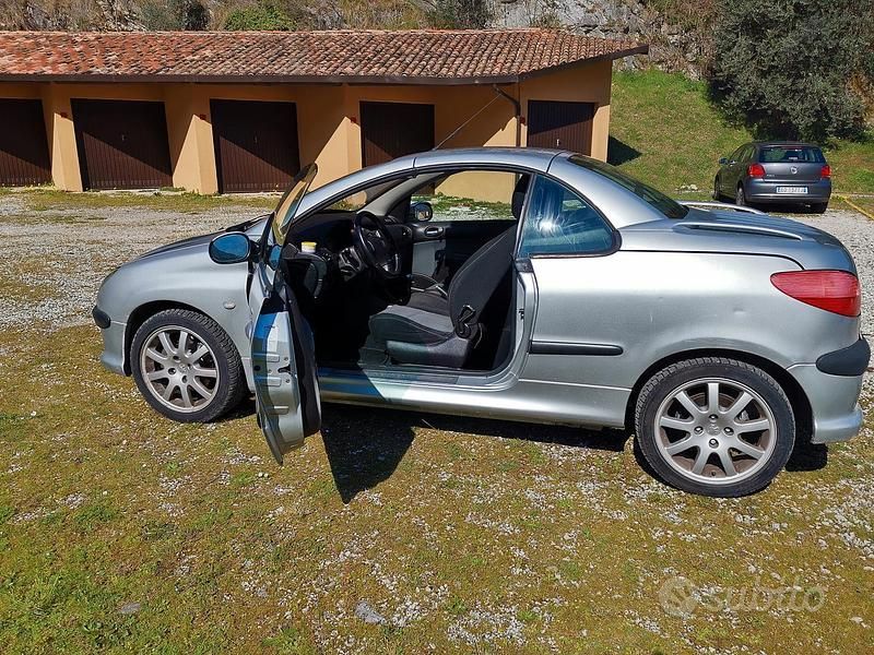 Begagnad Peugeot 206 CC 109 HK (80 kW) 2003 Cab