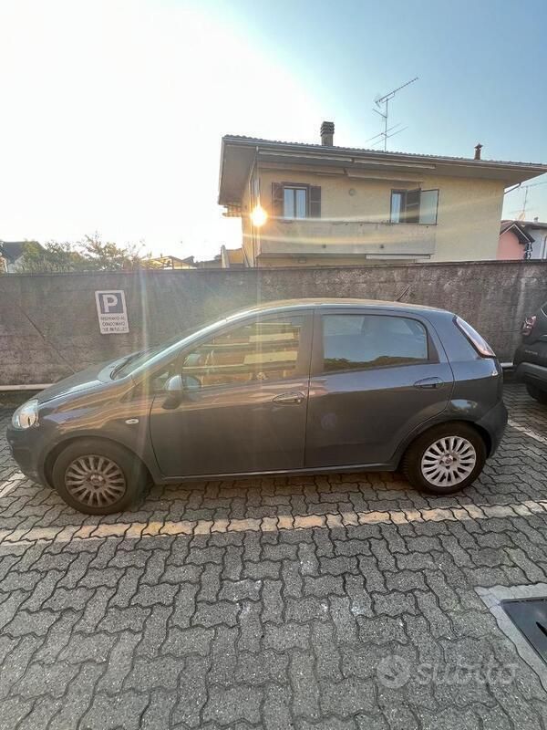 Usata Fiat Punto 86 CV (63 kW) 2024 Grigio Utilitaria