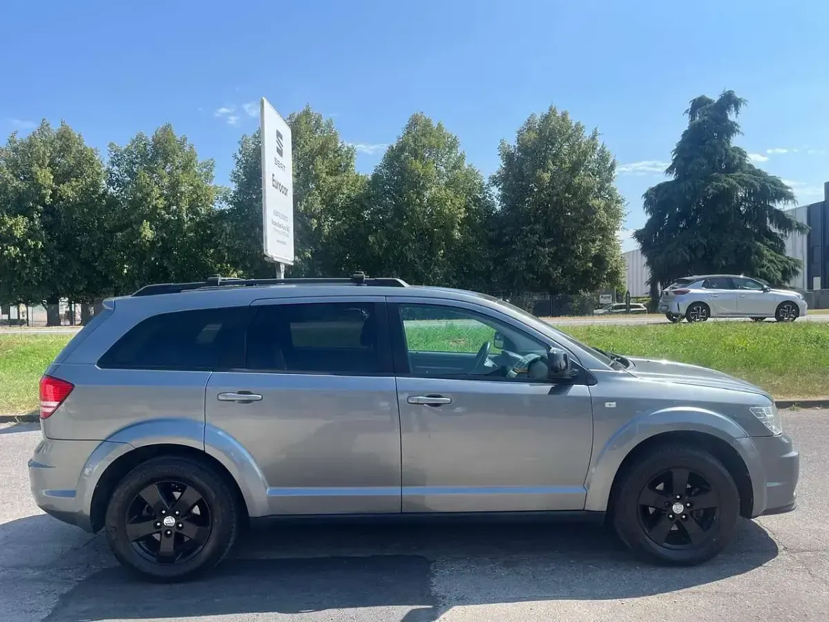 Usata Dodge Journey 140 CV (102 kW) 2010 Grigio SUV