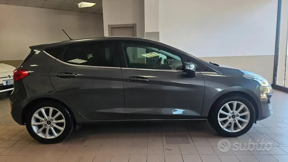 Usata Ford Fiesta Titanium 75 CV (55 kW) 2019 Grigio Utilitaria