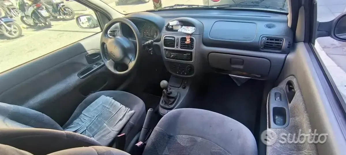 Usata Renault Clio 58 CV (42 kW) 2000 Grigio Berlina