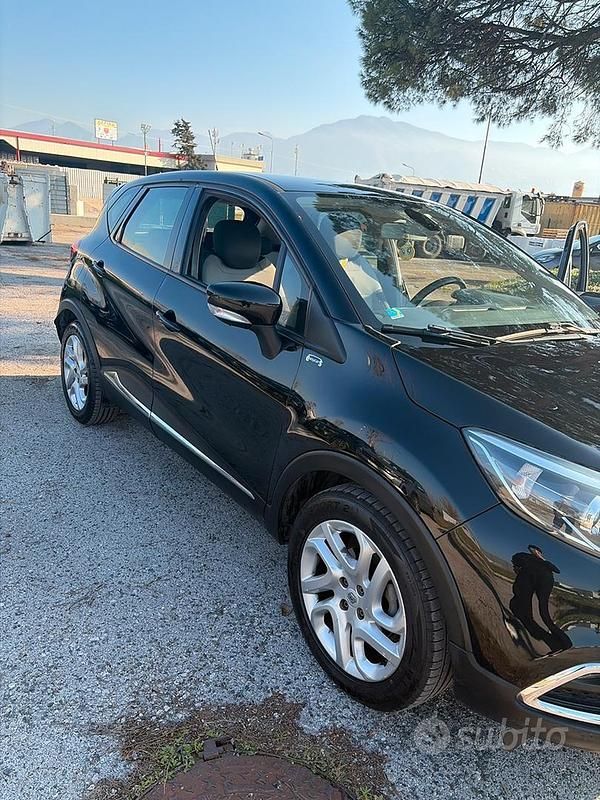 Usata Renault Captur 90 CV (66 kW) 2014 Nero SUV