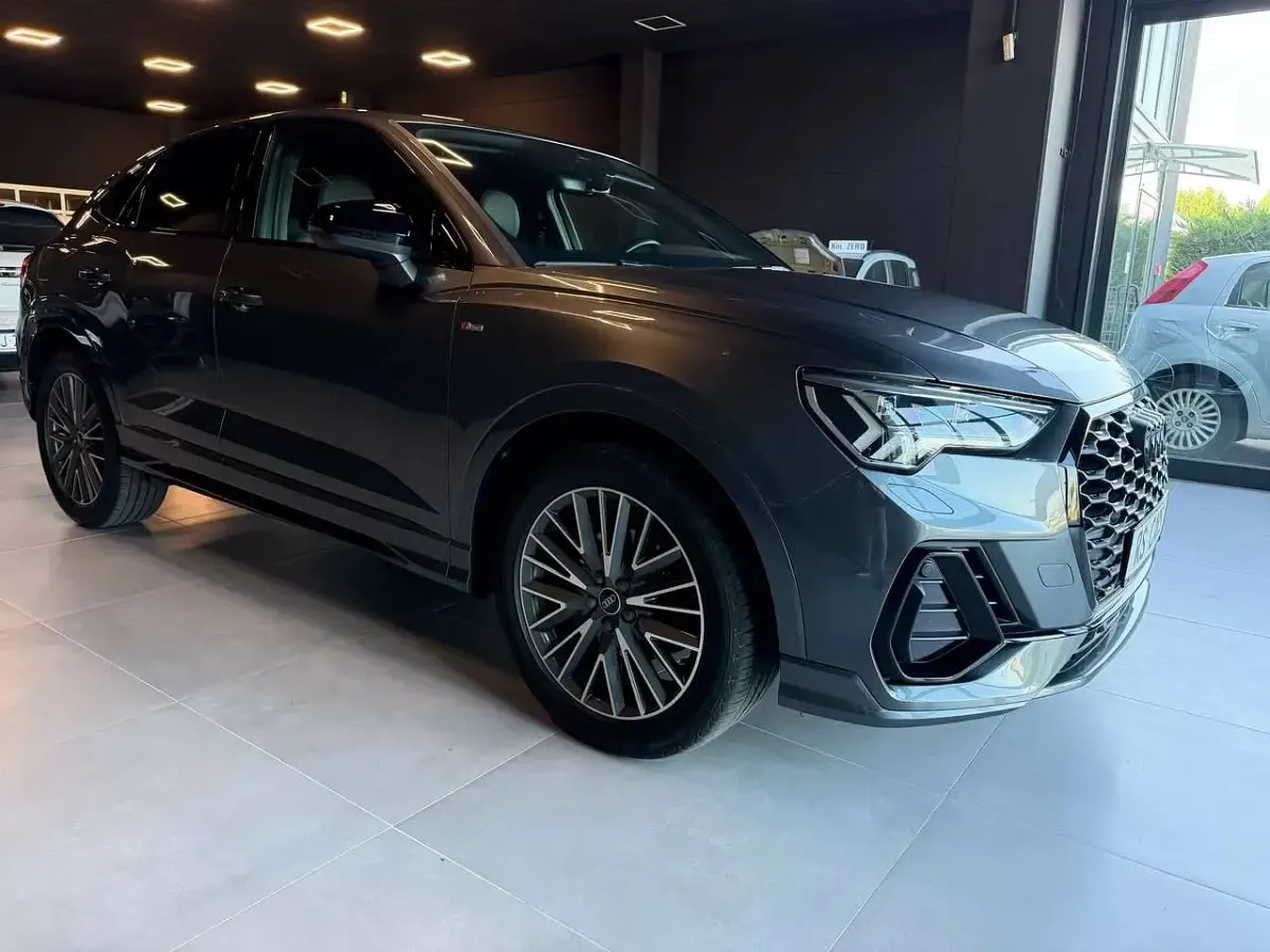Usata Audi Q3 Sportback Ambiente 150 CV (110 kW) 2021 Grigio daytona SUV