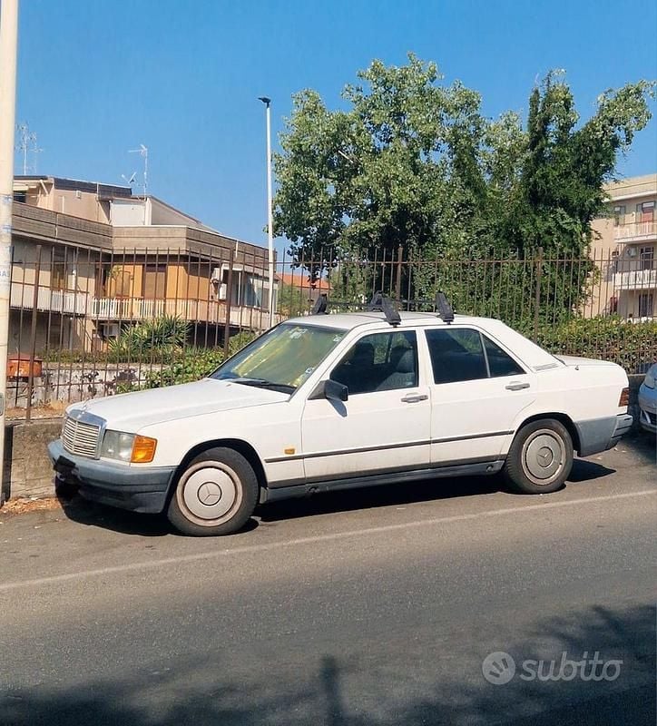 Usata Mercedes 190 72 CV (52 kW) 1988 Bianco Berlina
