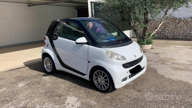 Bianco Usata 2009 Smart ForTwo Coupé Coupé | 3300 € - Immagine 1/4