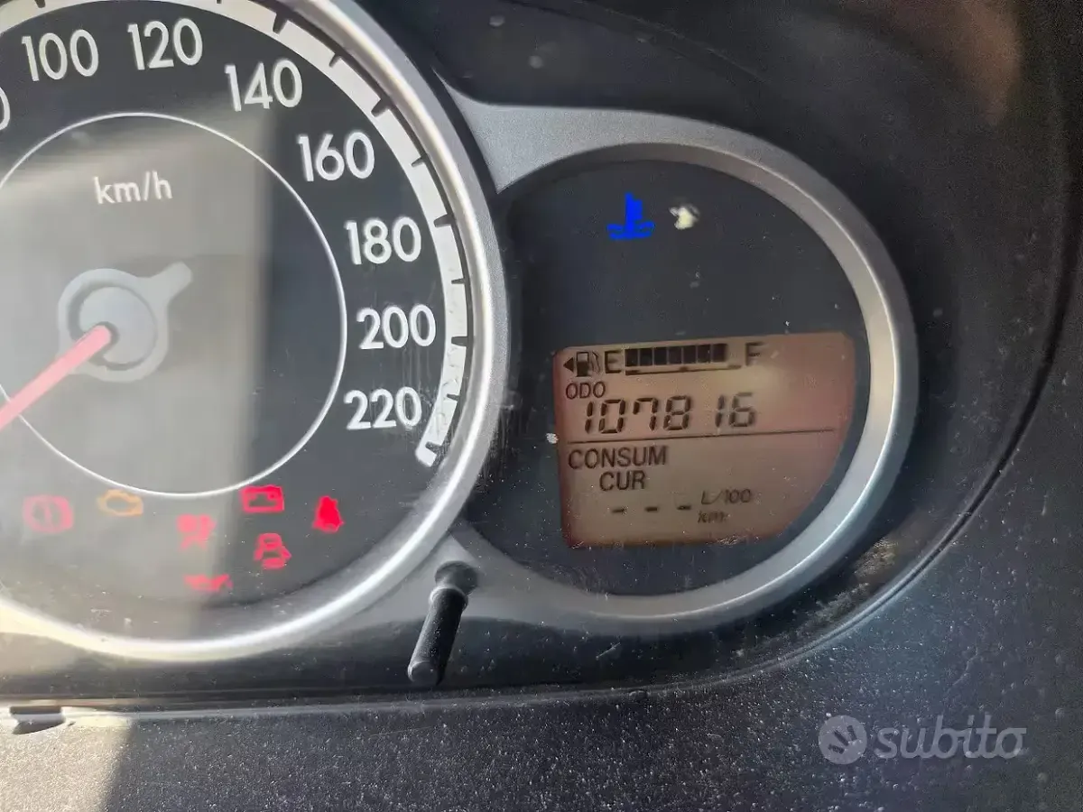 Usata Mazda 2 Energy 75 CV (55 kW) 2012 Grigio Utilitaria