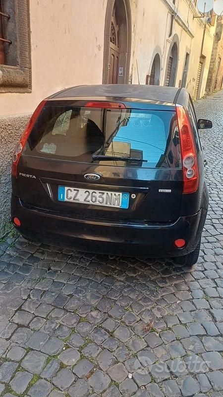 Usata Ford Fiesta 73 CV (53 kW) 2006 Nero Utilitaria