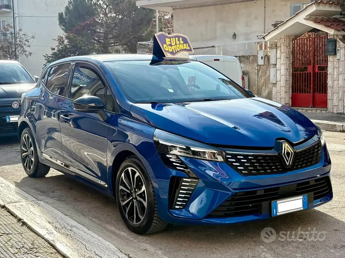 Usata Renault Clio V Techno 90 CV (66 kW) 2025 Blu Berlina