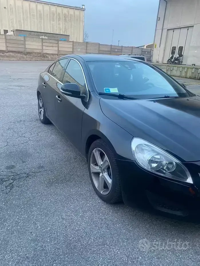Usata Volvo S60 Summum 115 CV (84 kW) 2012 Nero Berlina
