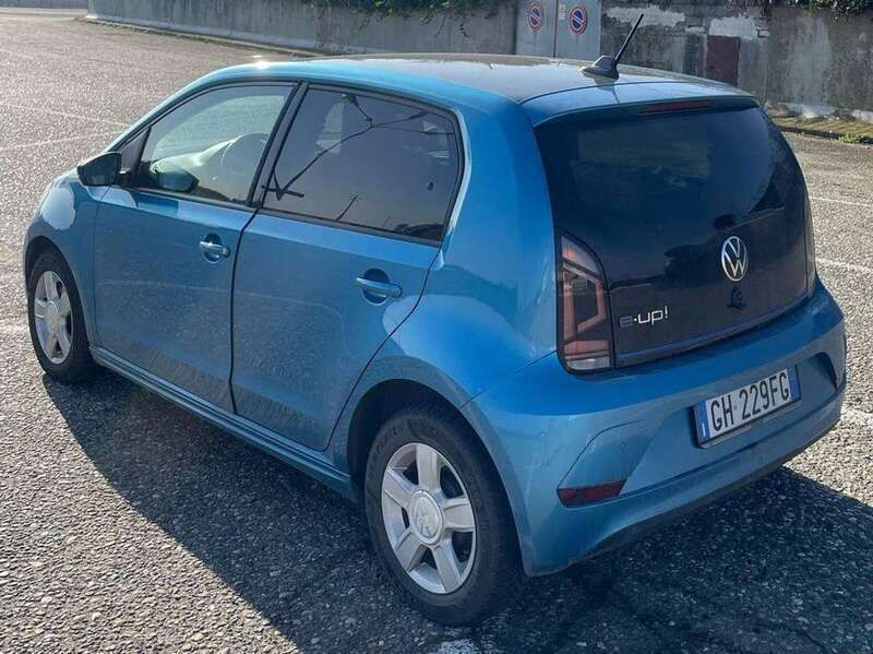 Usata VW e-up! 61 kW (83 CV) 2022 Blu/azzurro Utilitaria
