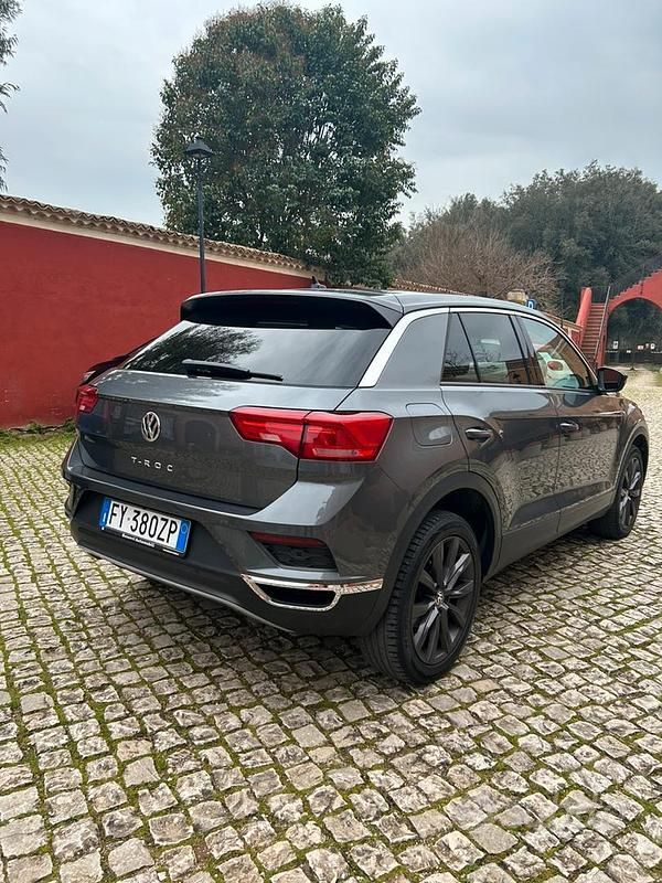Usata VW T-Roc Business 116 CV (85 kW) 2019 Grigio SUV