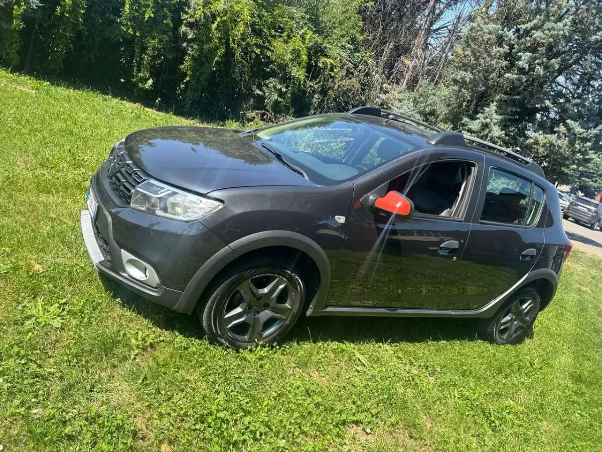 Usata Dacia Sandero Stepway 90 CV (66 kW) 2017 Grigio Berlina