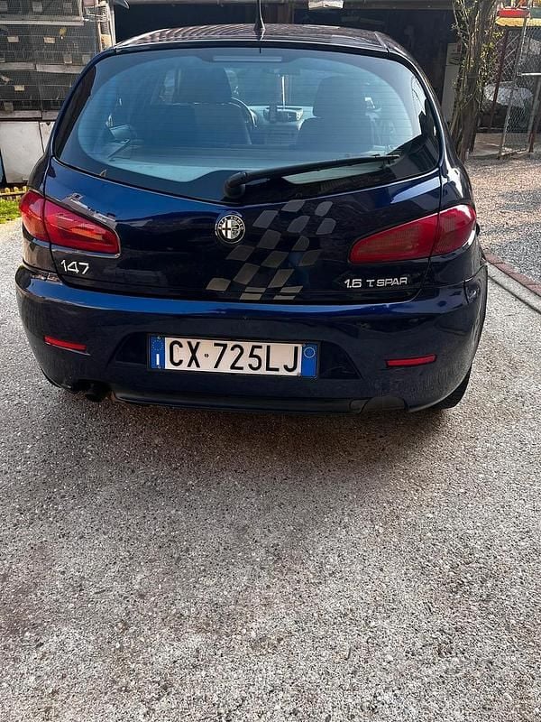Usata Alfa Romeo 147 105 CV (77 kW) 2005 Blu Utilitaria