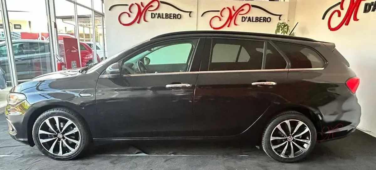 Usata Fiat Tipo Lounge 120 CV (88 kW) 2016 Nero Station wagon