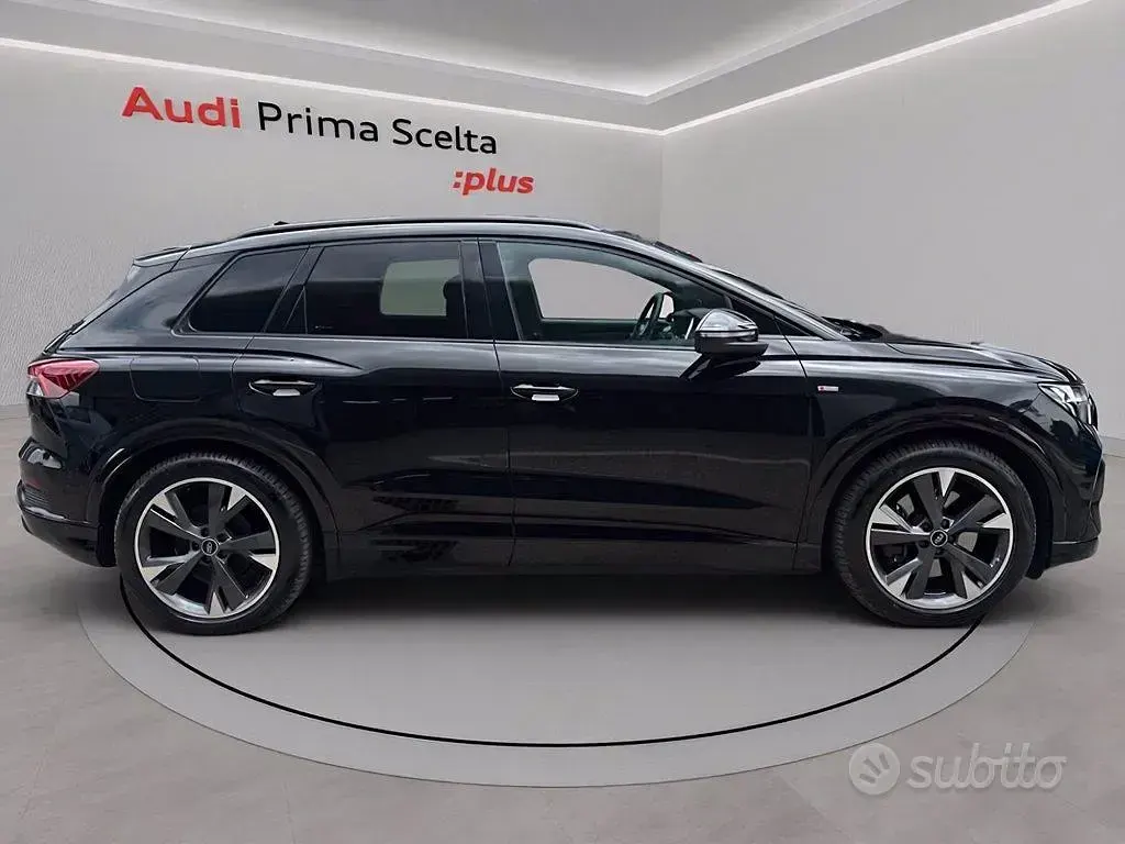 Käytetty Audi Q4 e-tron S-Line 194 kW (265 HP) 2023 Musta Katumaasturi