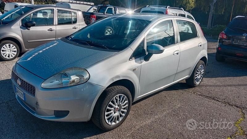 Grigio Usata 2008 Fiat Grande Punto Due volumi | 1990 € (Super prezzo) - Immagine 1/4