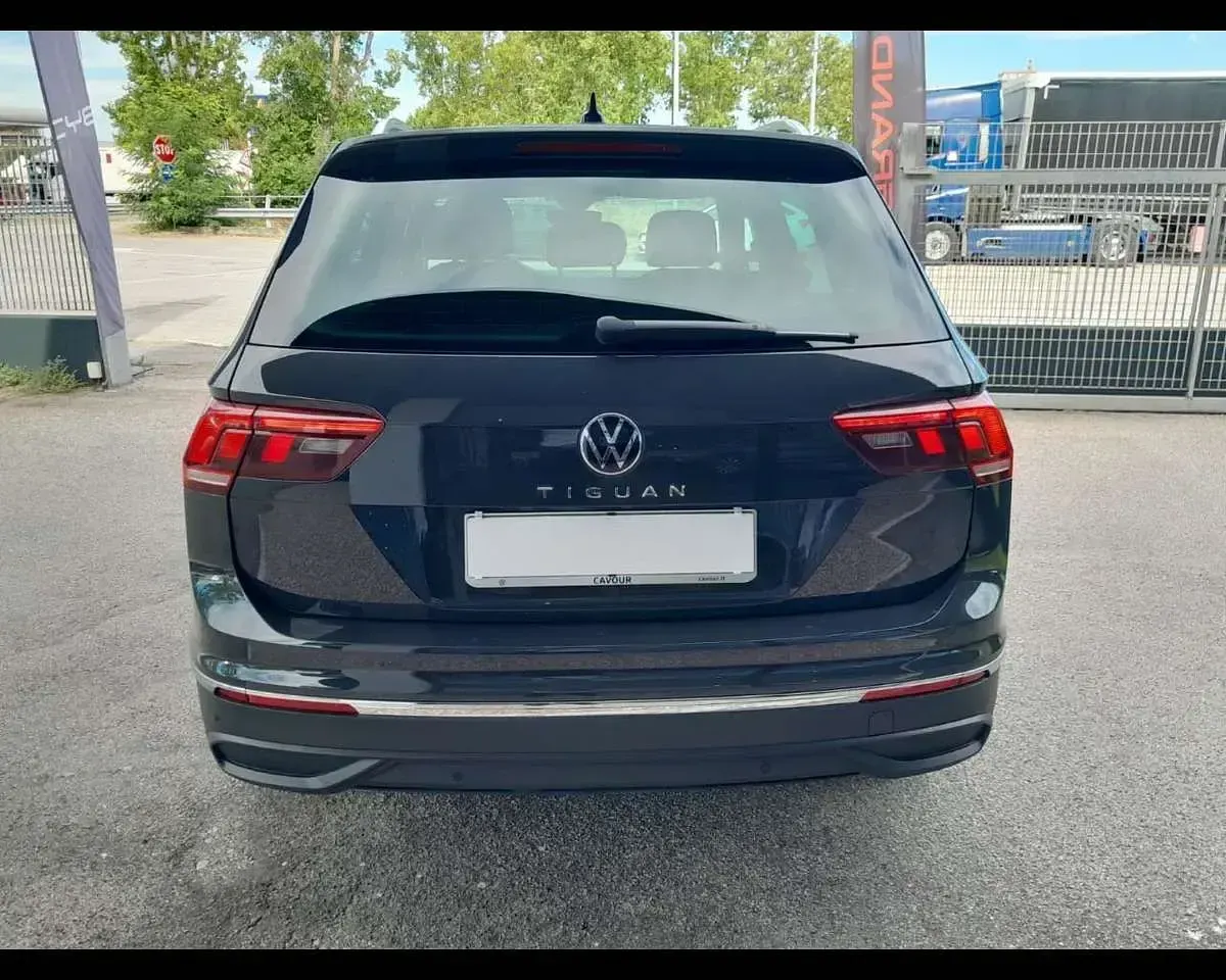 Usata VW Tiguan Life 122 CV (89 kW) 2023 Grigio SUV