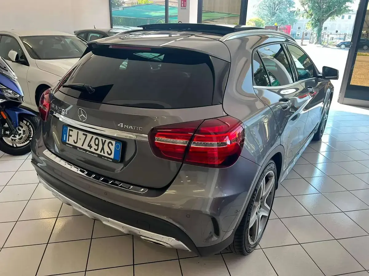 Usata Mercedes GLA200 Premium 136 CV (100 kW) 2017 Grigio SUV