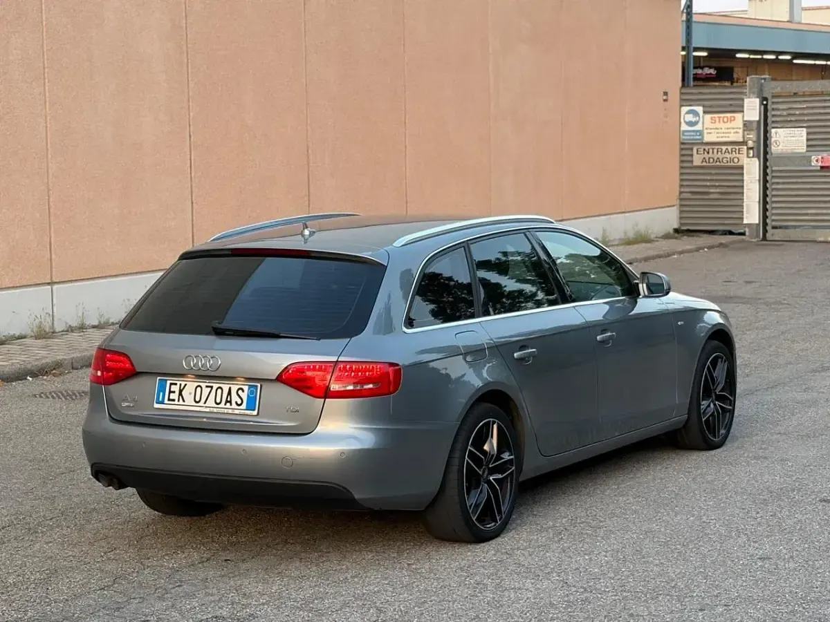 Usata Audi A4 143 CV (105 kW) 2011 Argento Berlina