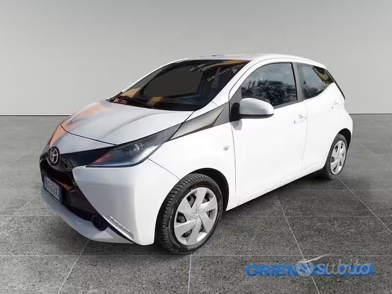 Usata Toyota Aygo Cool 69 CV (50 kW) 2017 Bianco Utilitaria