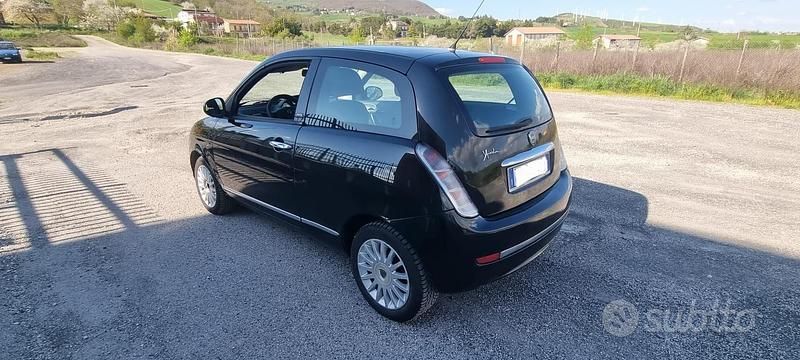 Usata Lancia Ypsilon 95 CV (69 kW) 2012 Nero Utilitaria