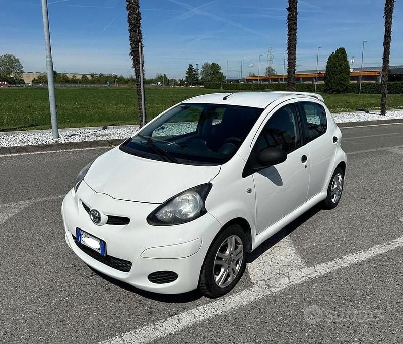 Usata Toyota Aygo Connect Style 68 CV (50 kW) 2012 Utilitaria