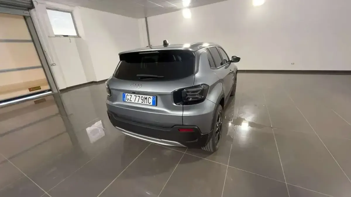 Usata Jeep Avenger EV Summit 61 kW (84 CV) 2025 Grigio SUV