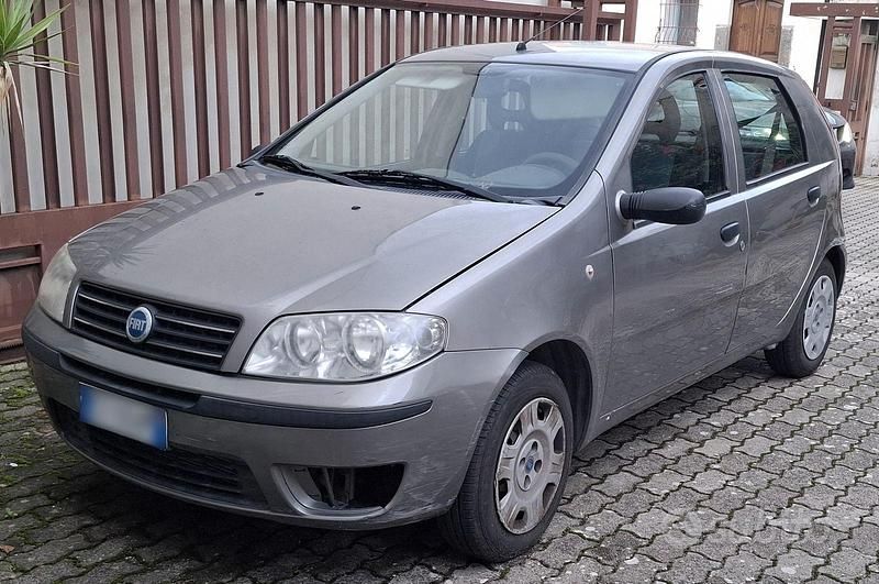 Usata Fiat Punto 60 CV (44 kW) 2005 Grigio Utilitaria